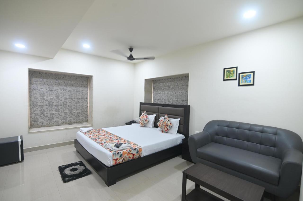 Nk7 Guest House Kolkata Ngoại thất bức ảnh